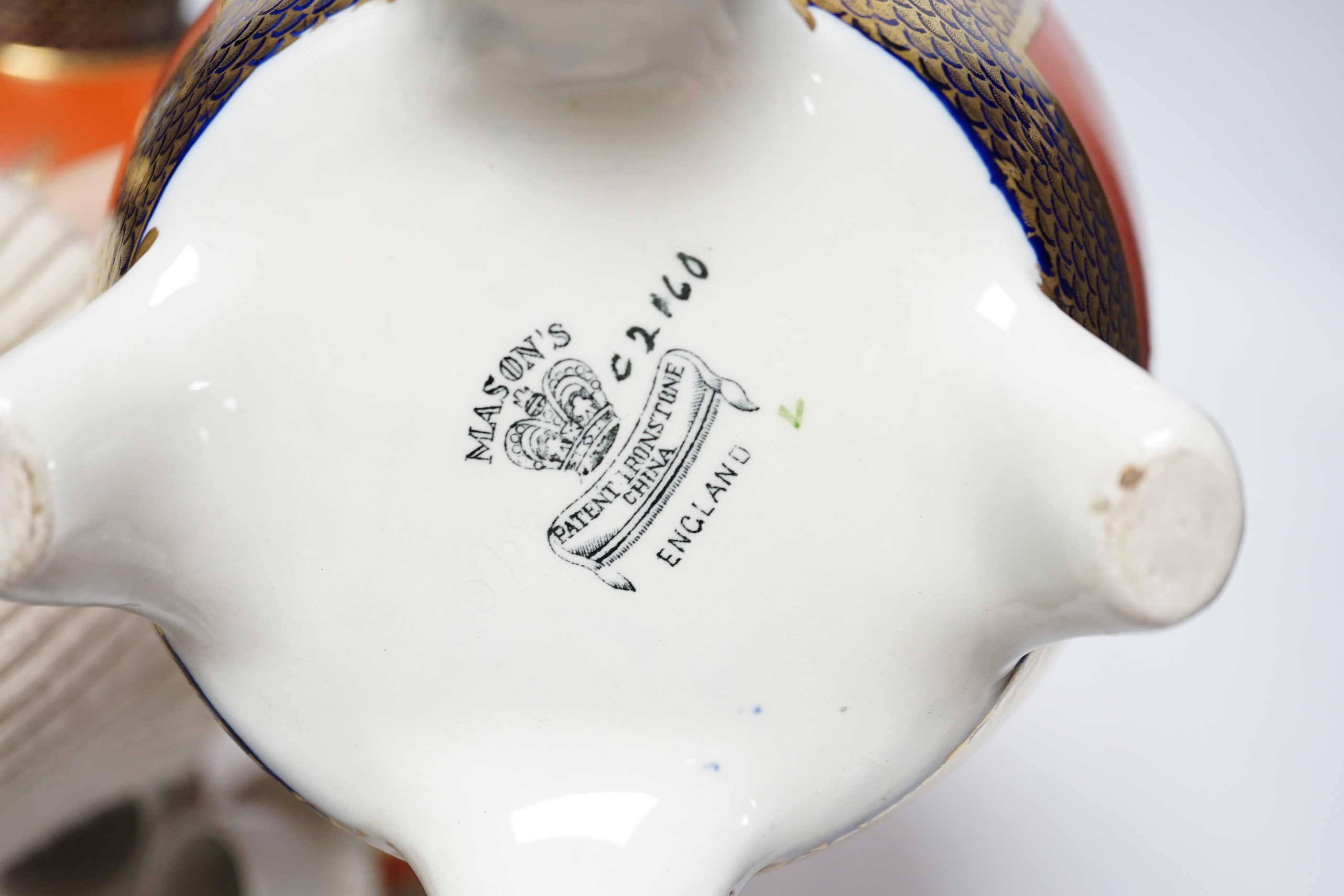 A pair of Masons Ironstone red, blue and gilt chinoiserie lidded vases, early 20th century, 25cm